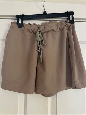 Wishlist Women's Taupe Drawstring Casual Shorts
